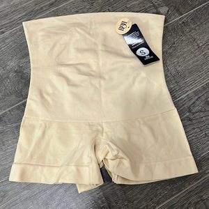 Empetua high waisted boy shorts